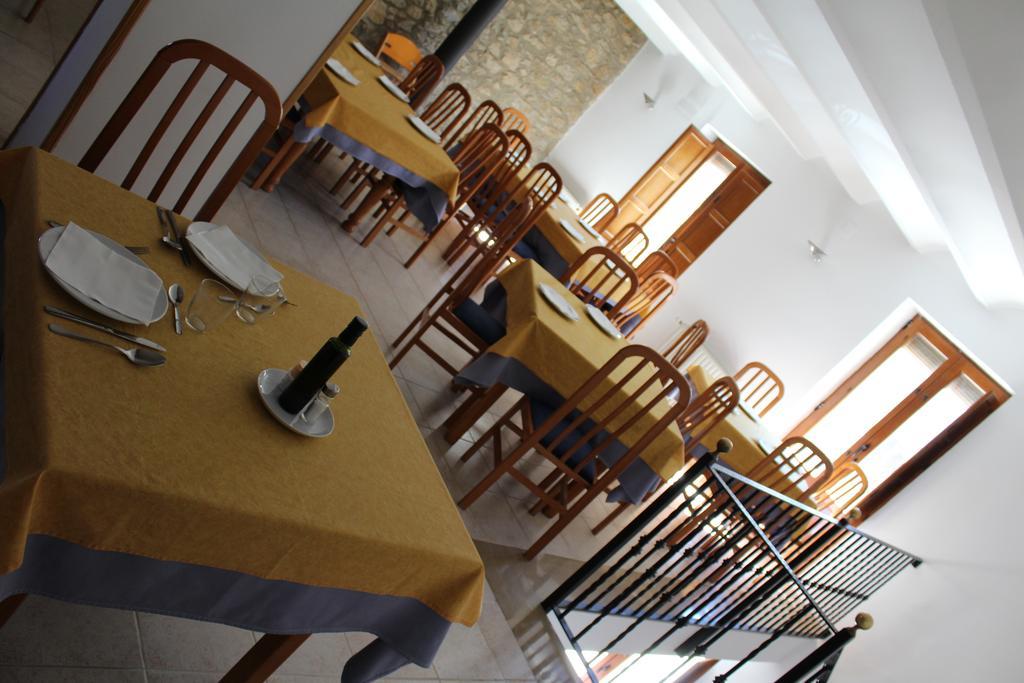 Hotel D'Ares Ares del Maestre Esterno foto